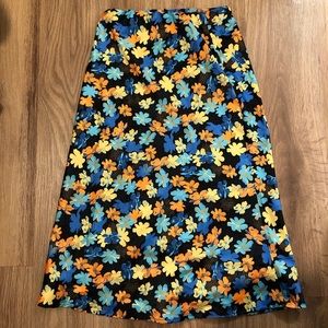Finders keepers Sirene floral midi skirt 
A line silhouette Colorful black